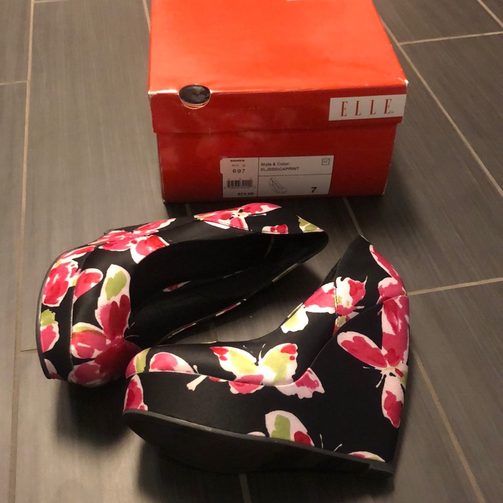 Brand new Elle wedges